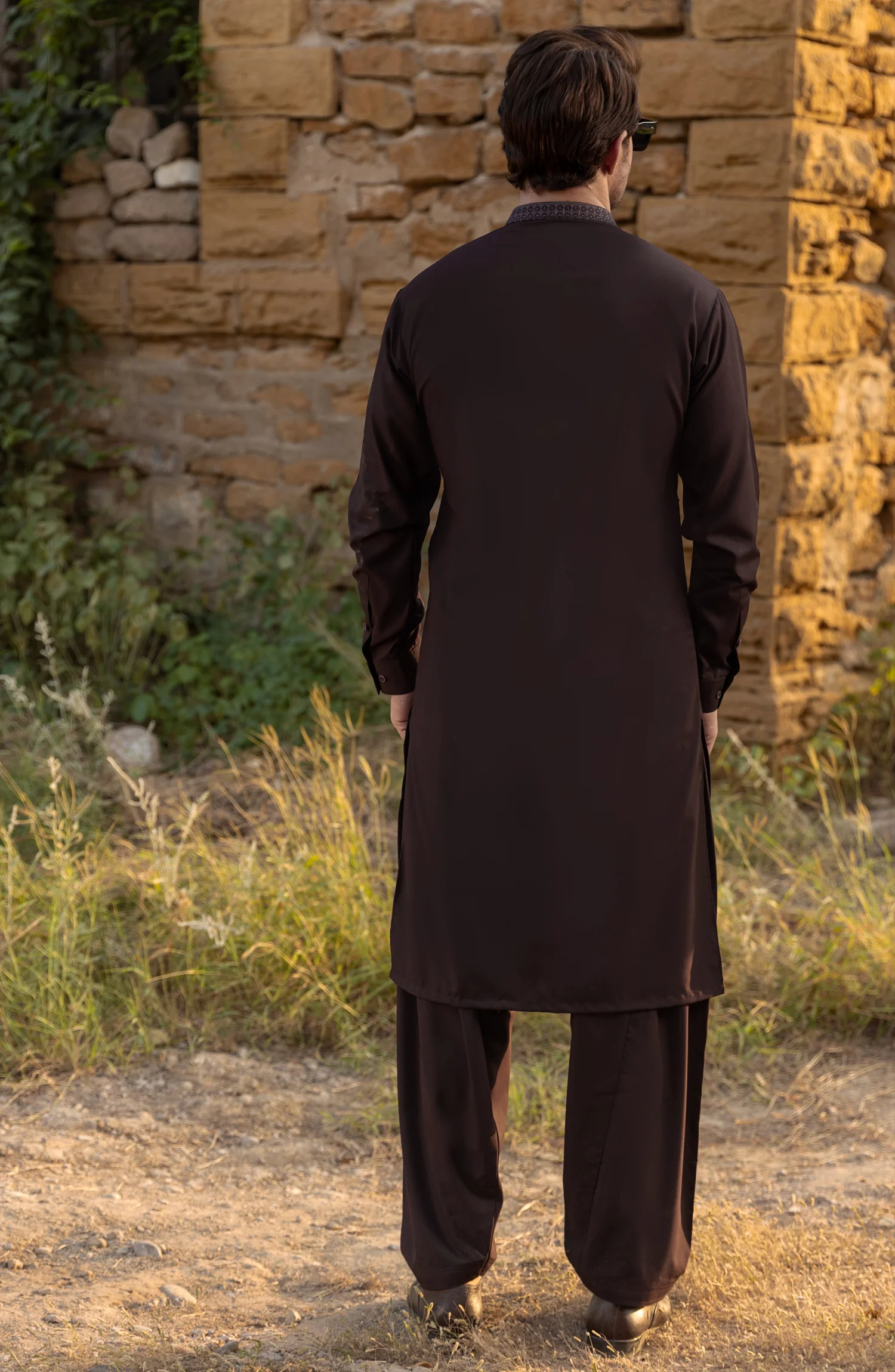 MAROON EMBROIDERED BLENDED KAMEEZ SHALWAR - Image 4
