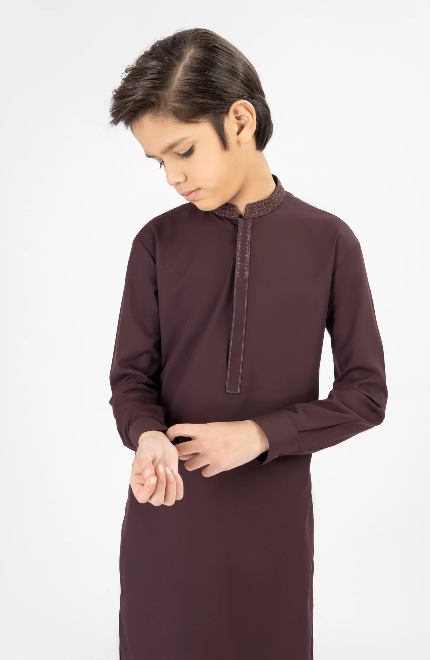 MAROON EMBROIDERED KURTA PAJAMA - Image 2