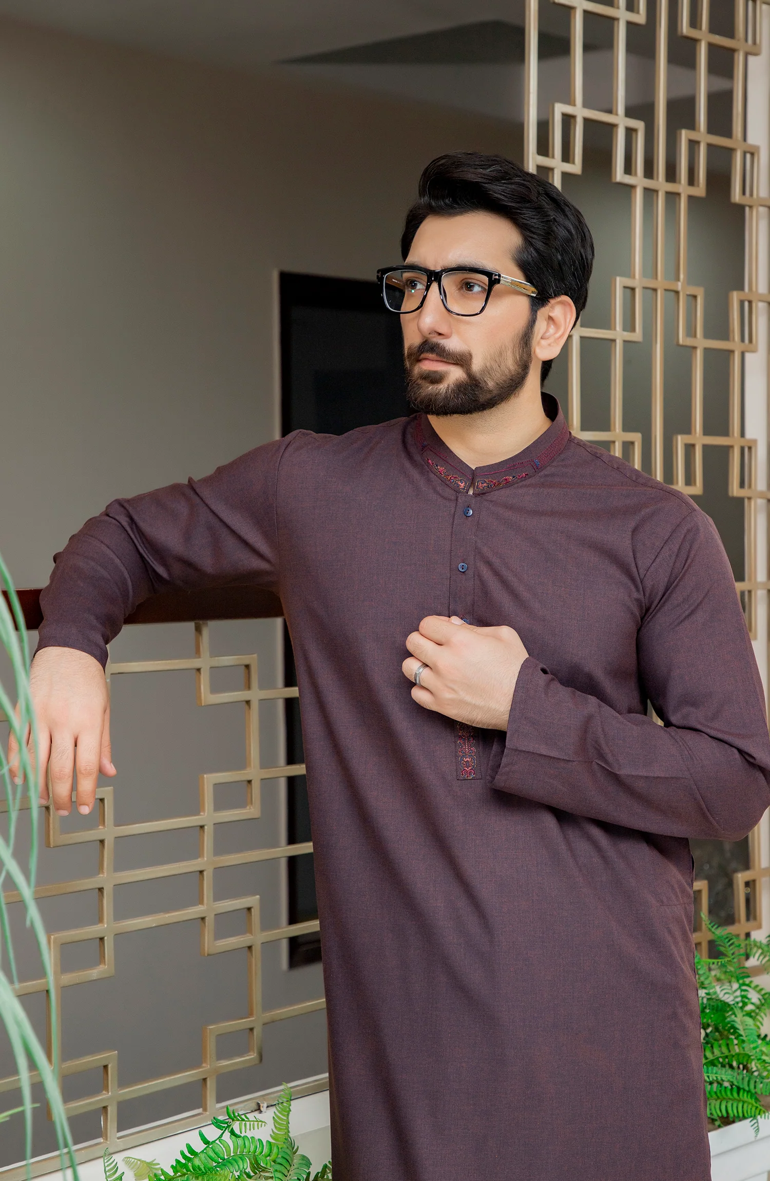 MEN KAMEEZ SHALWAR PLAIN MAROON TEXTURE