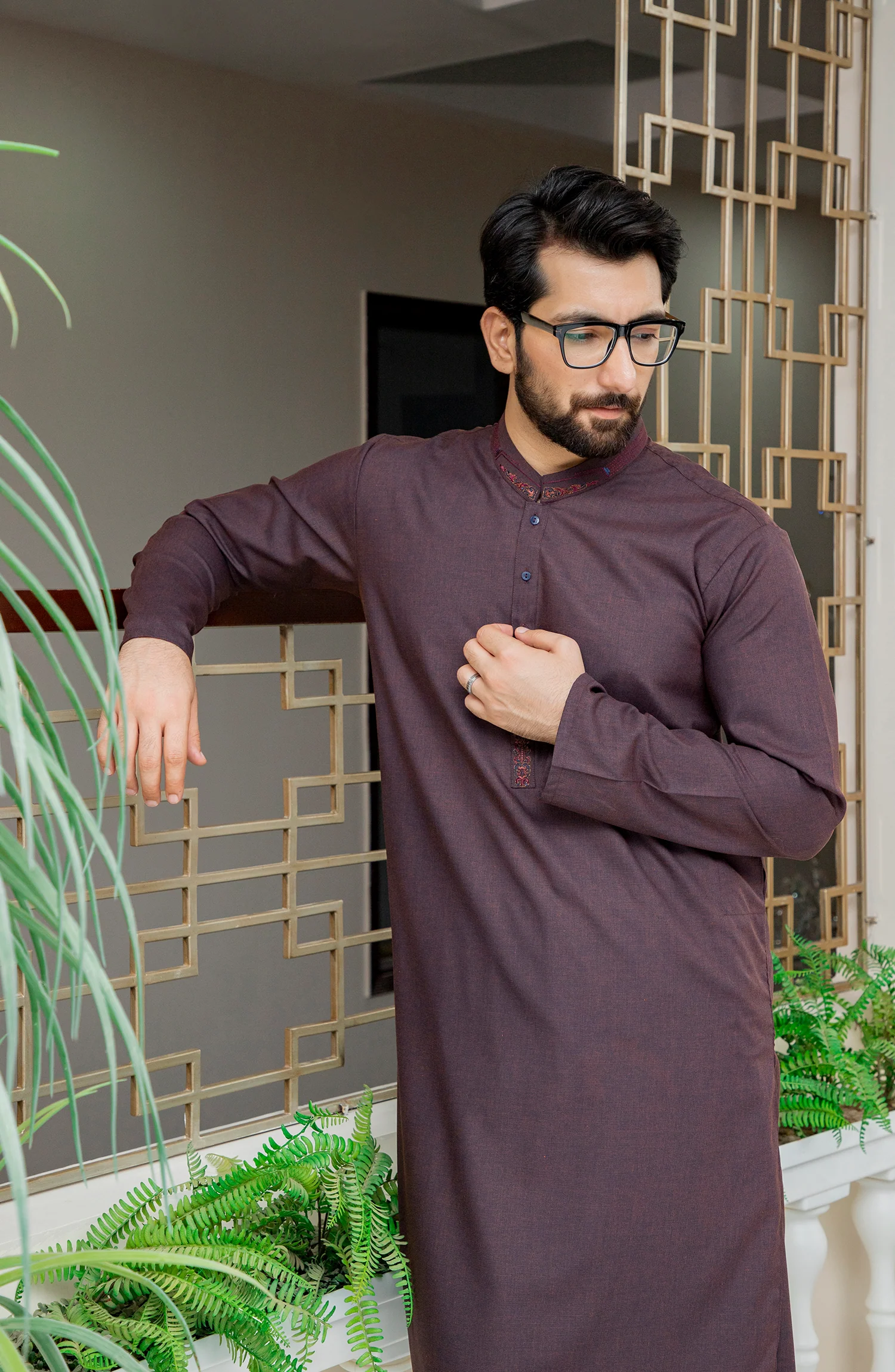 MEN KAMEEZ SHALWAR PLAIN MAROON TEXTURE - Image 3