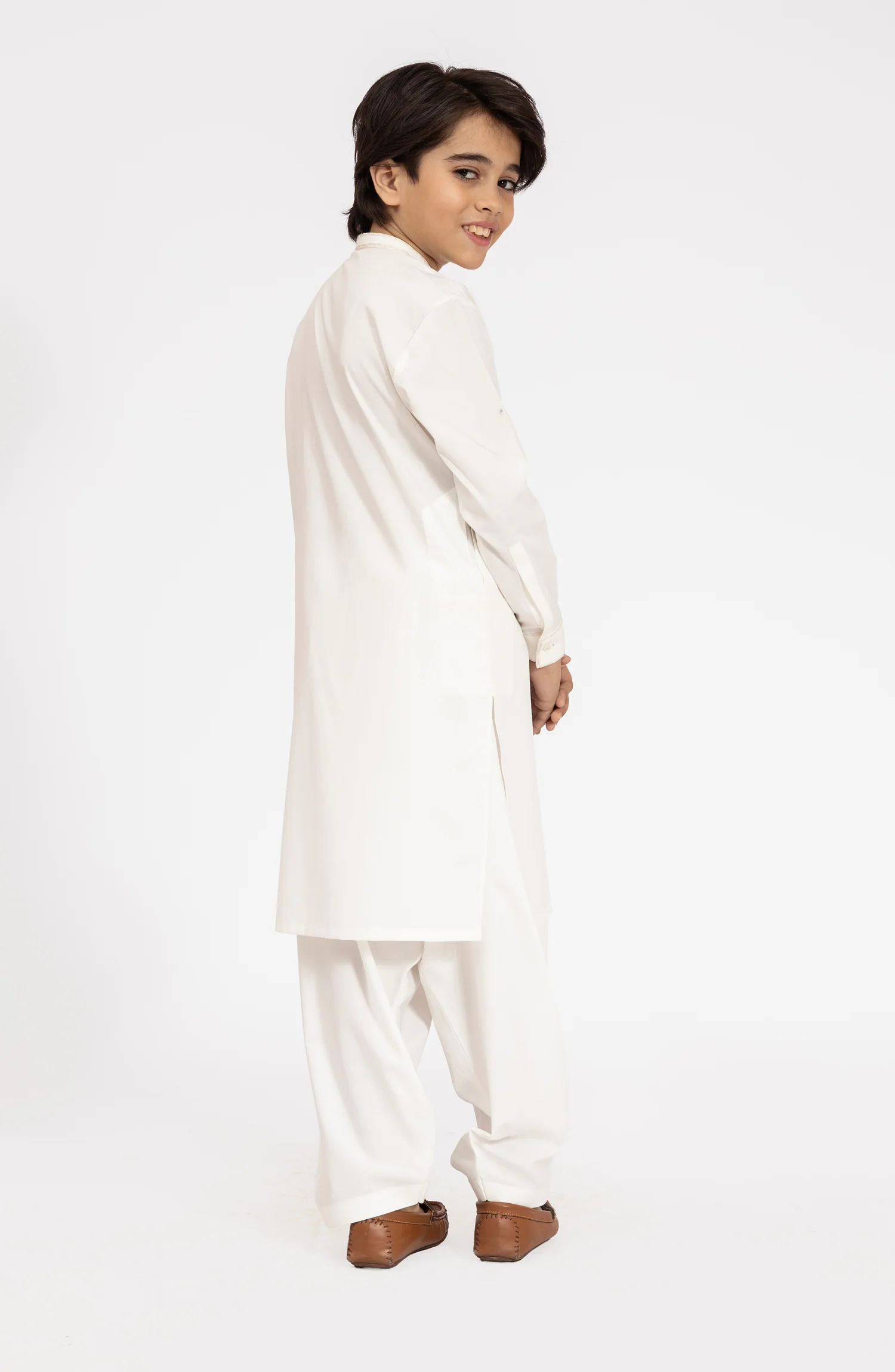 OFF WHITE EMBROIDERED BLENDED KAMEEZ SHALWAR - Image 4
