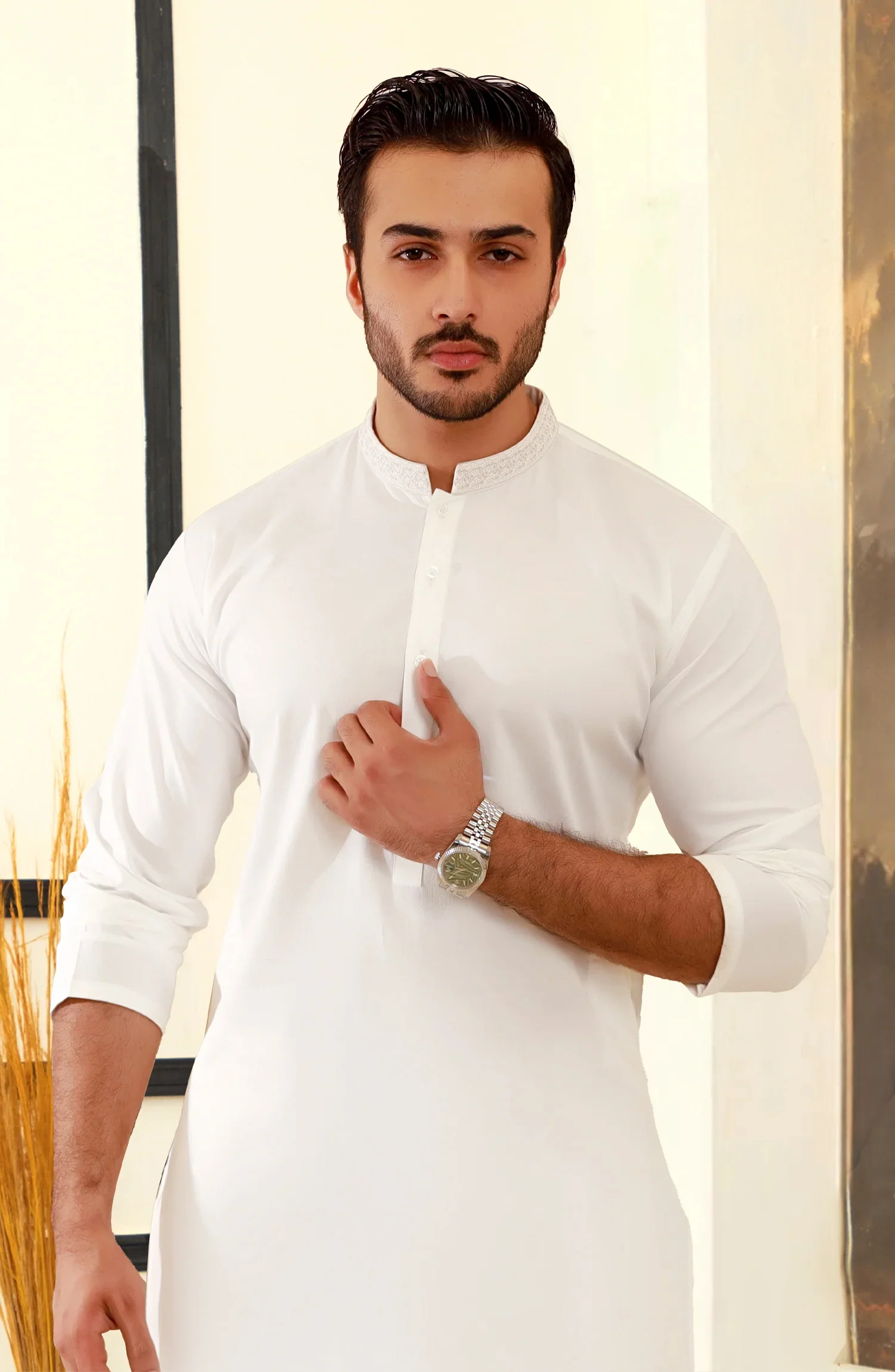 OFF WHITE EMBROIDERED KURTA - Image 2