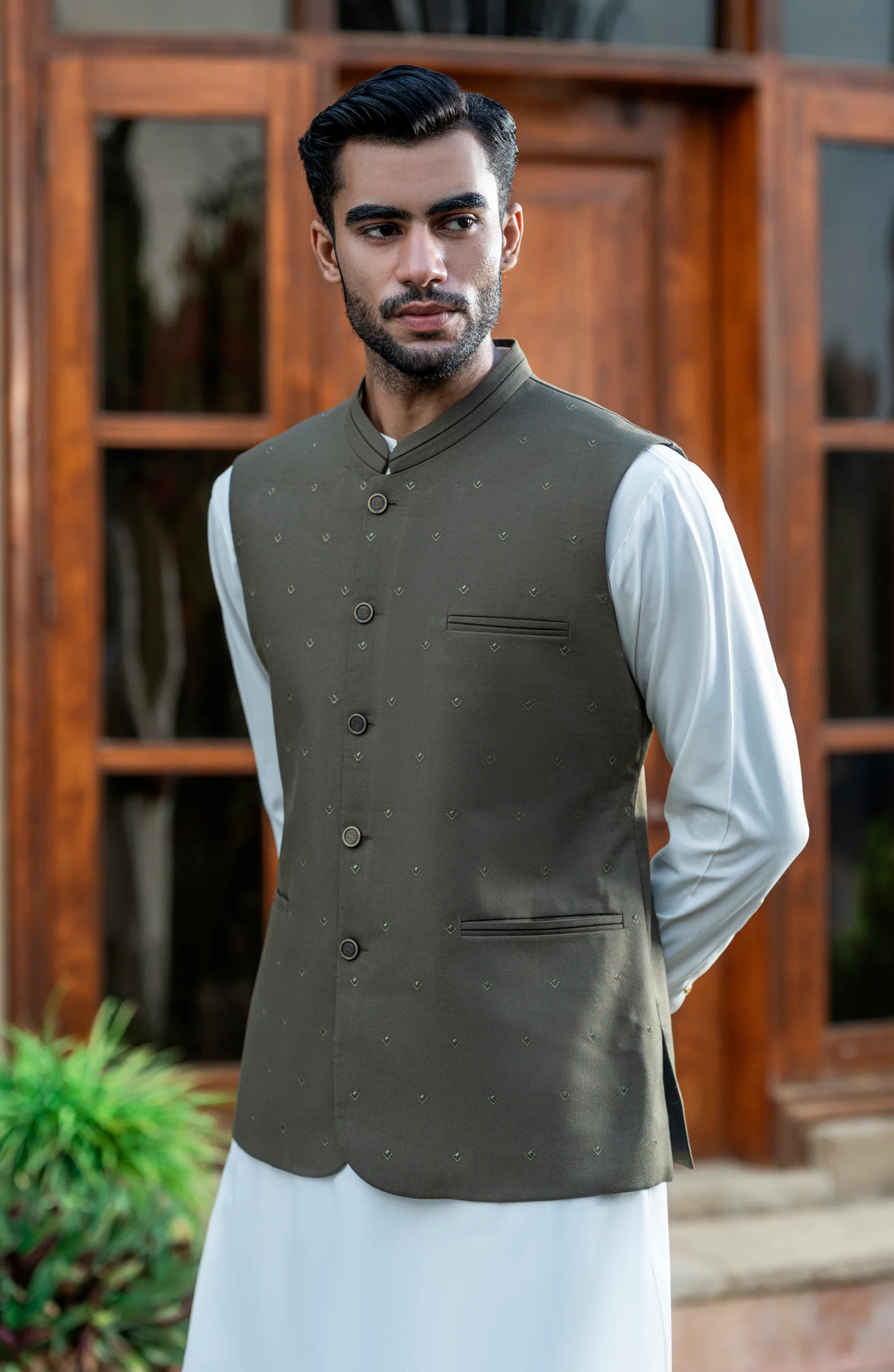 OIVE GREEN EMBROIDERED BLENDED WAISTCOAT - Image 2