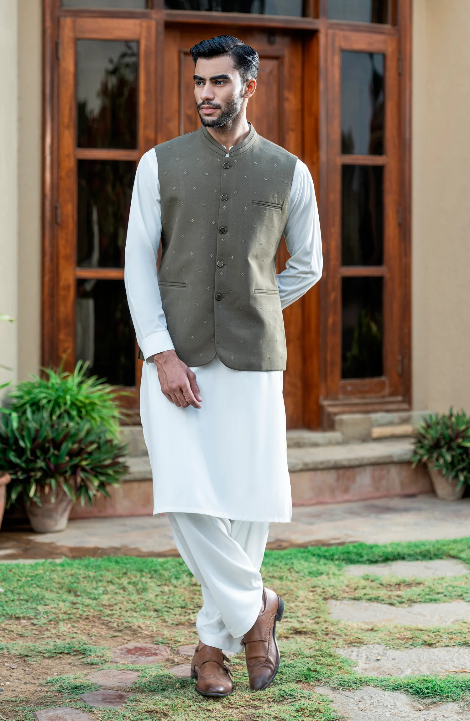 OIVE GREEN EMBROIDERED BLENDED WAISTCOAT - Image 3