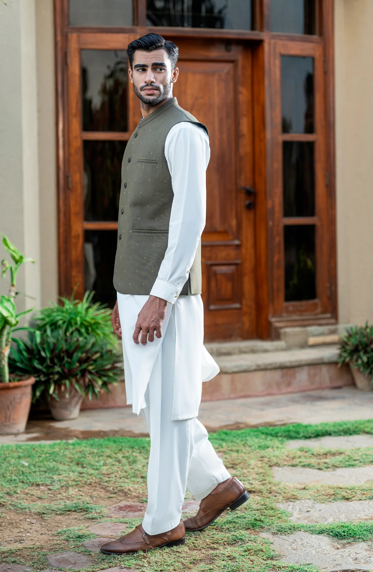 OIVE GREEN EMBROIDERED BLENDED WAISTCOAT - Image 5