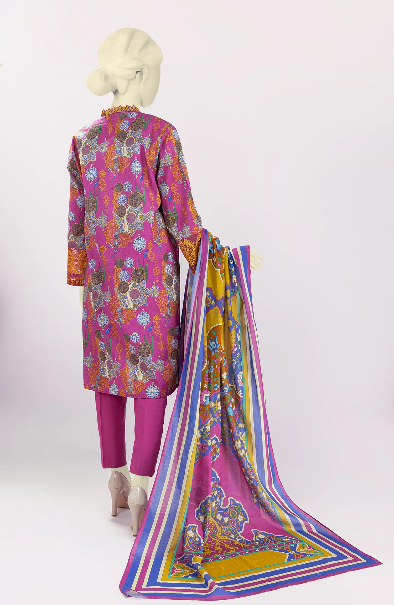 PRE WINTER'22 ARMAF EMBROIDERED DIGITAL PRINTED CAMBRIC STITCHED 3PC SUIT - Image 2
