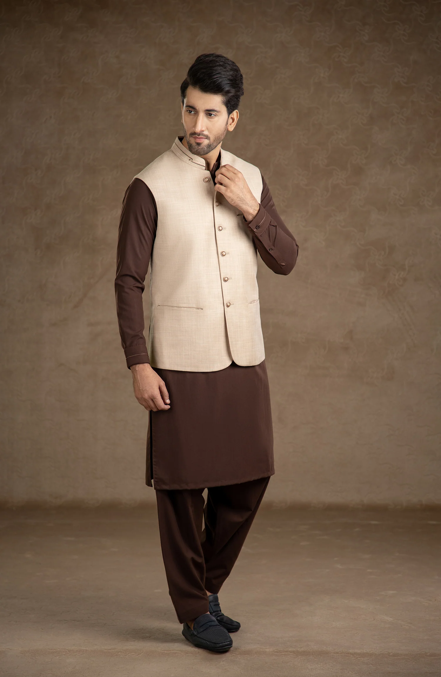 PRE WINTER'23 MEN WAISTCOAT CASUAL FAWN