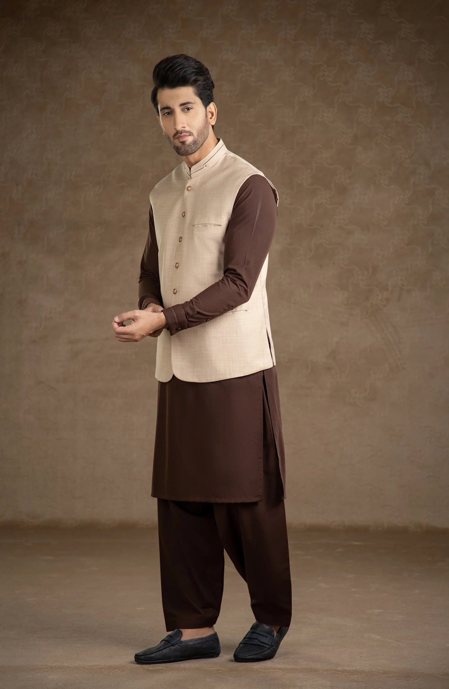 PRE WINTER'23 MEN WAISTCOAT CASUAL FAWN - Image 2