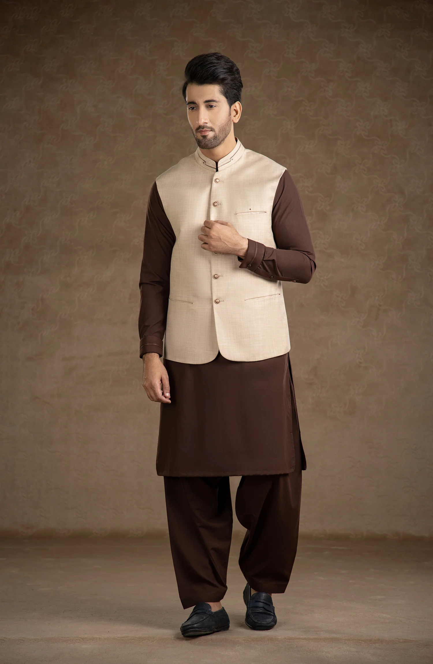 PRE WINTER'23 MEN WAISTCOAT CASUAL FAWN - Image 3