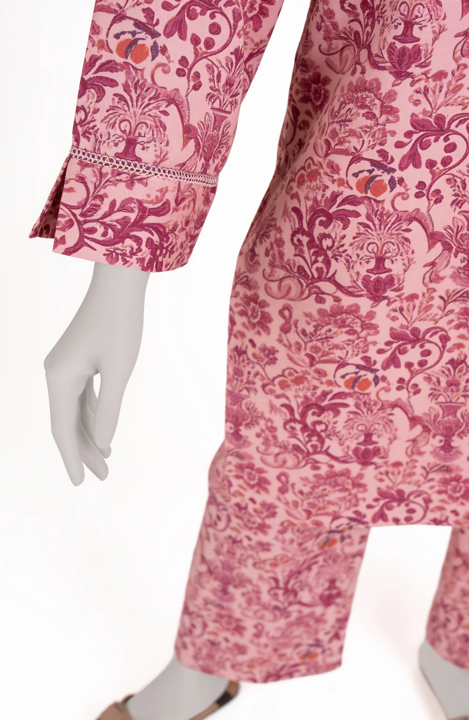 PRINTED CAMBRIC STITCHED 2 PIECE - Image 4