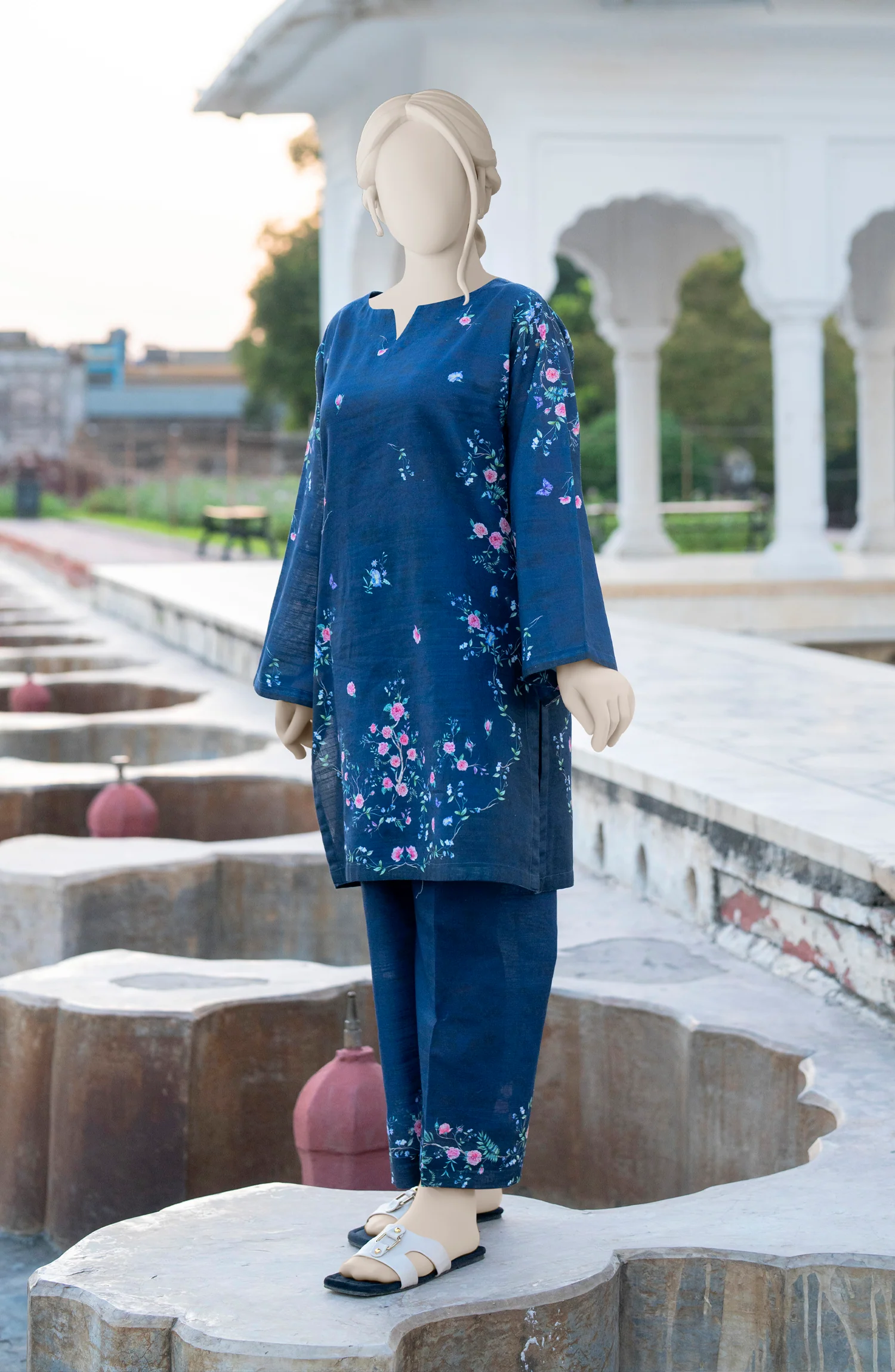 PRINTED KHADDAR STITCHED 2 PIECE - Image 3