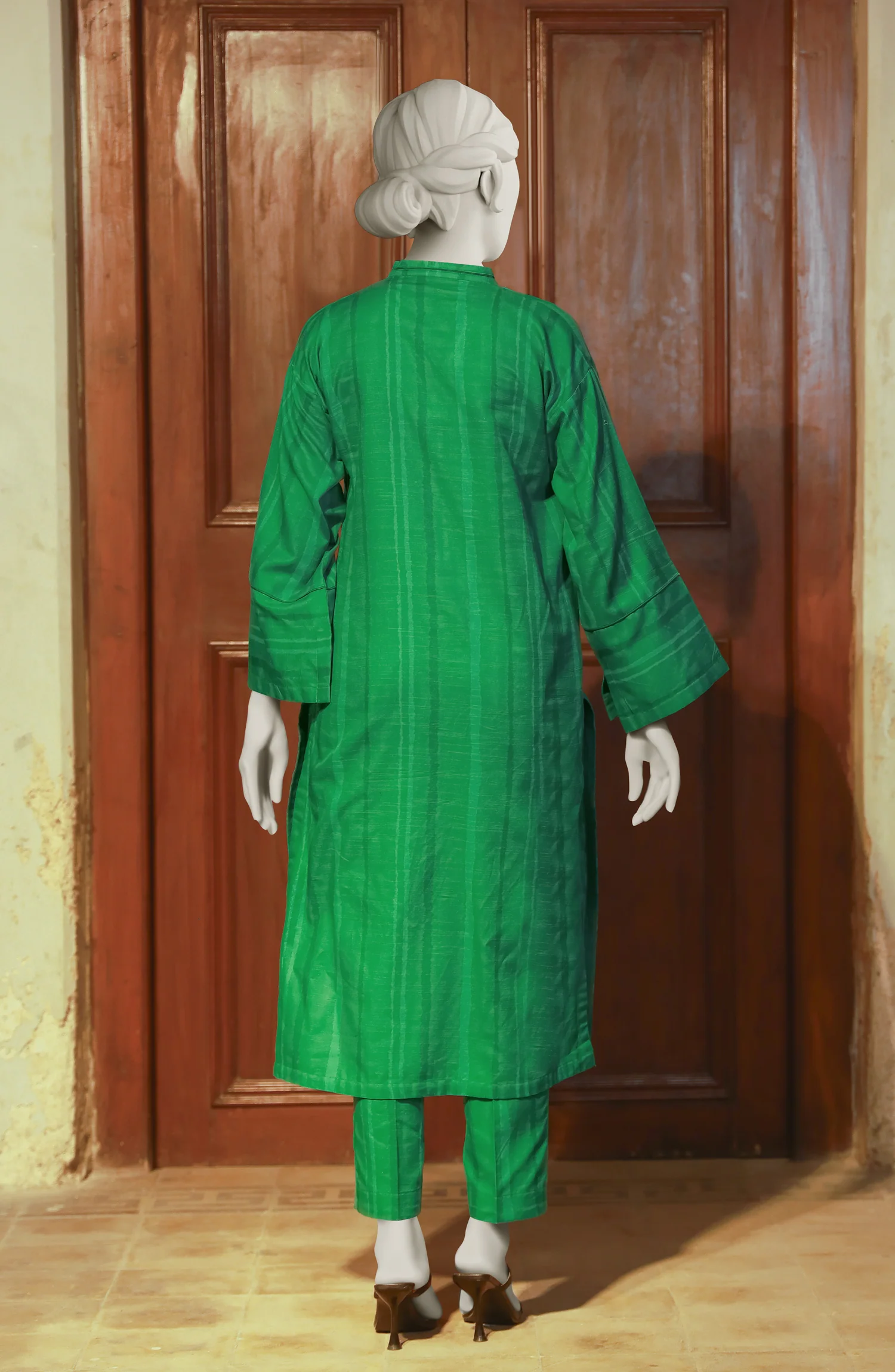 PRINTED KHADDAR STITCHED 2 PIECE - Image 3