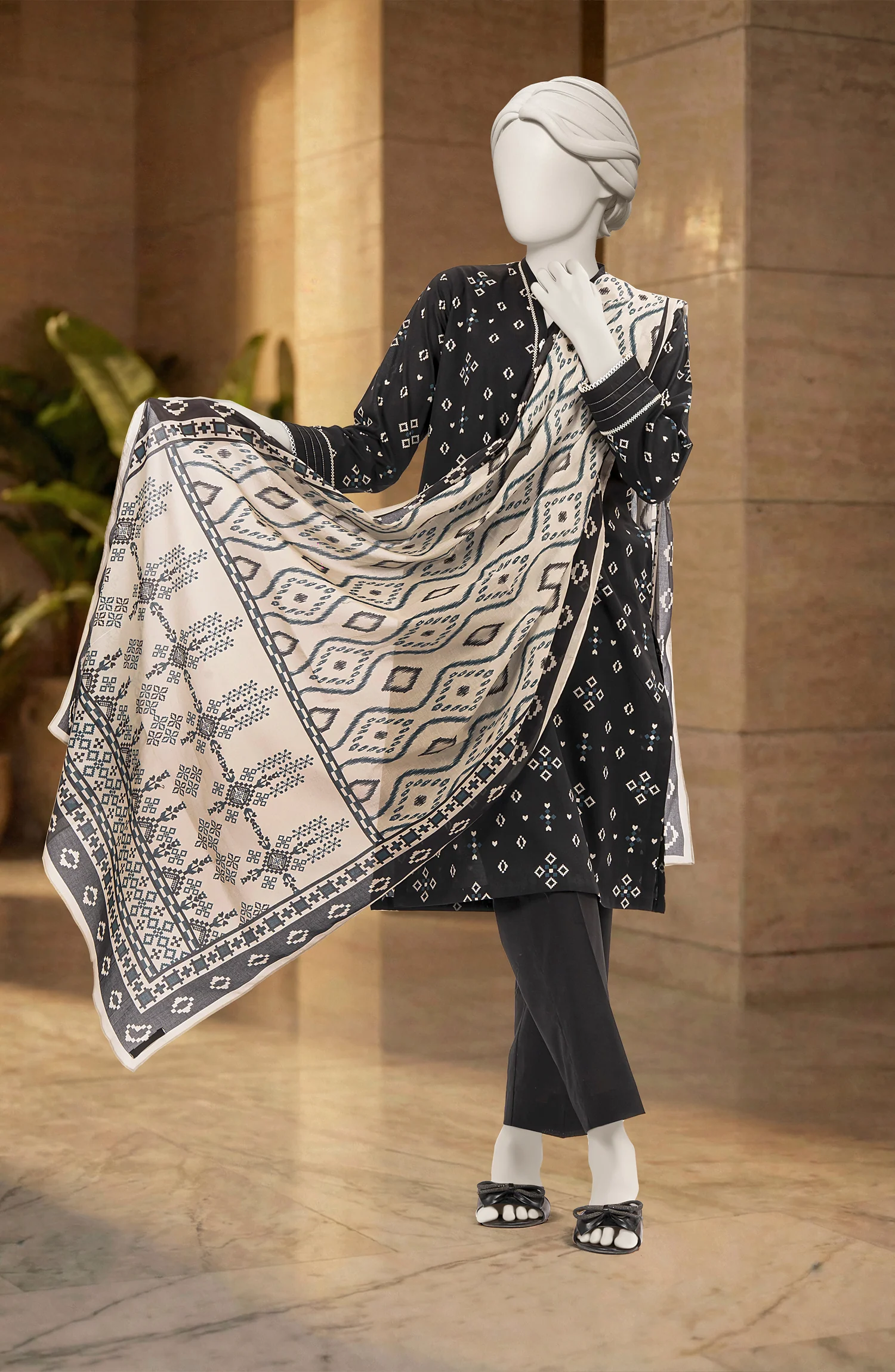 PRINTED LAWN STITCHED 3 PIECE - Image 4