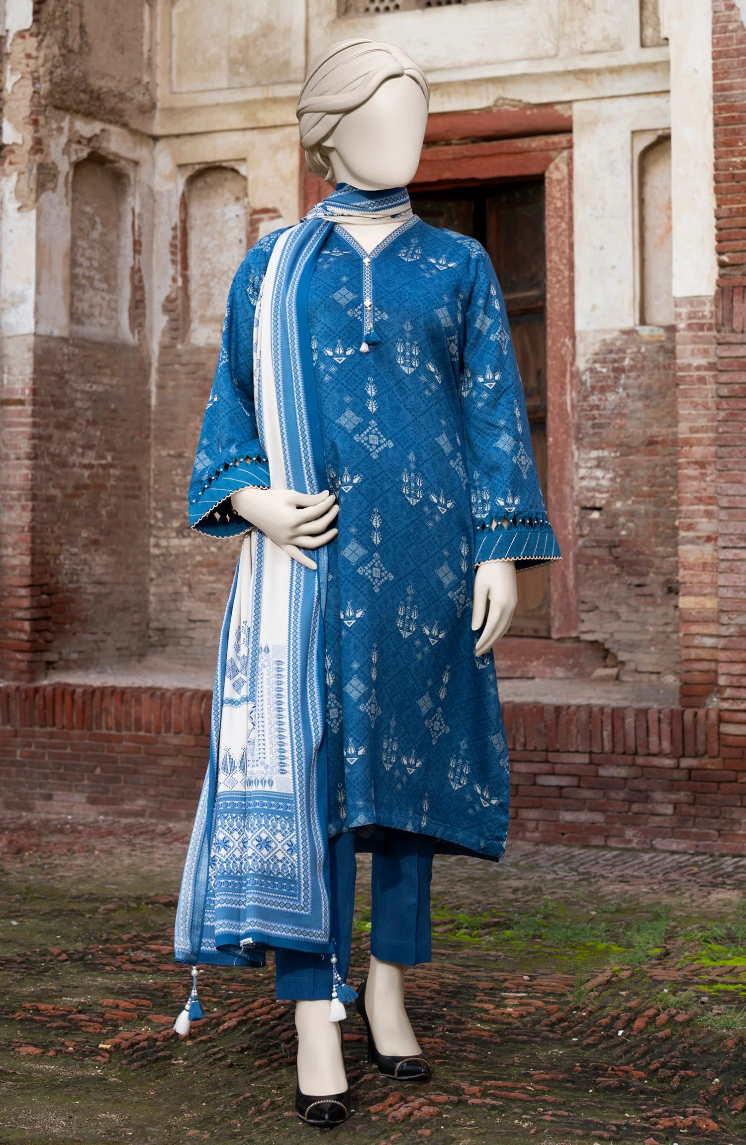 PRINTED TWILL VISCOSE 3PCS UNSTITCHED - Image 4