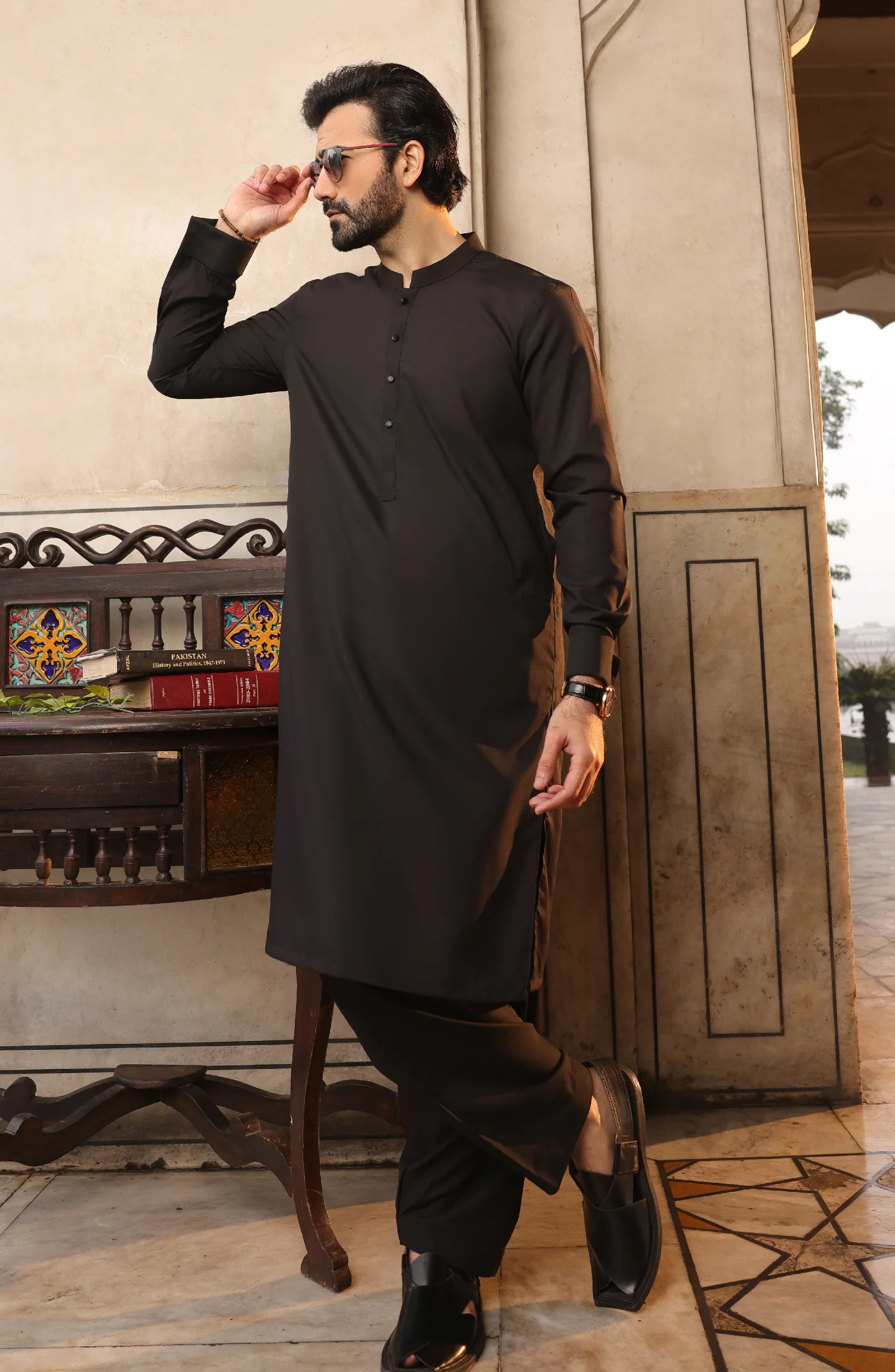 SUMMER'22 MEN KAMEEZ SHALWAR WITH WAIST COAT BLACK - Image 2
