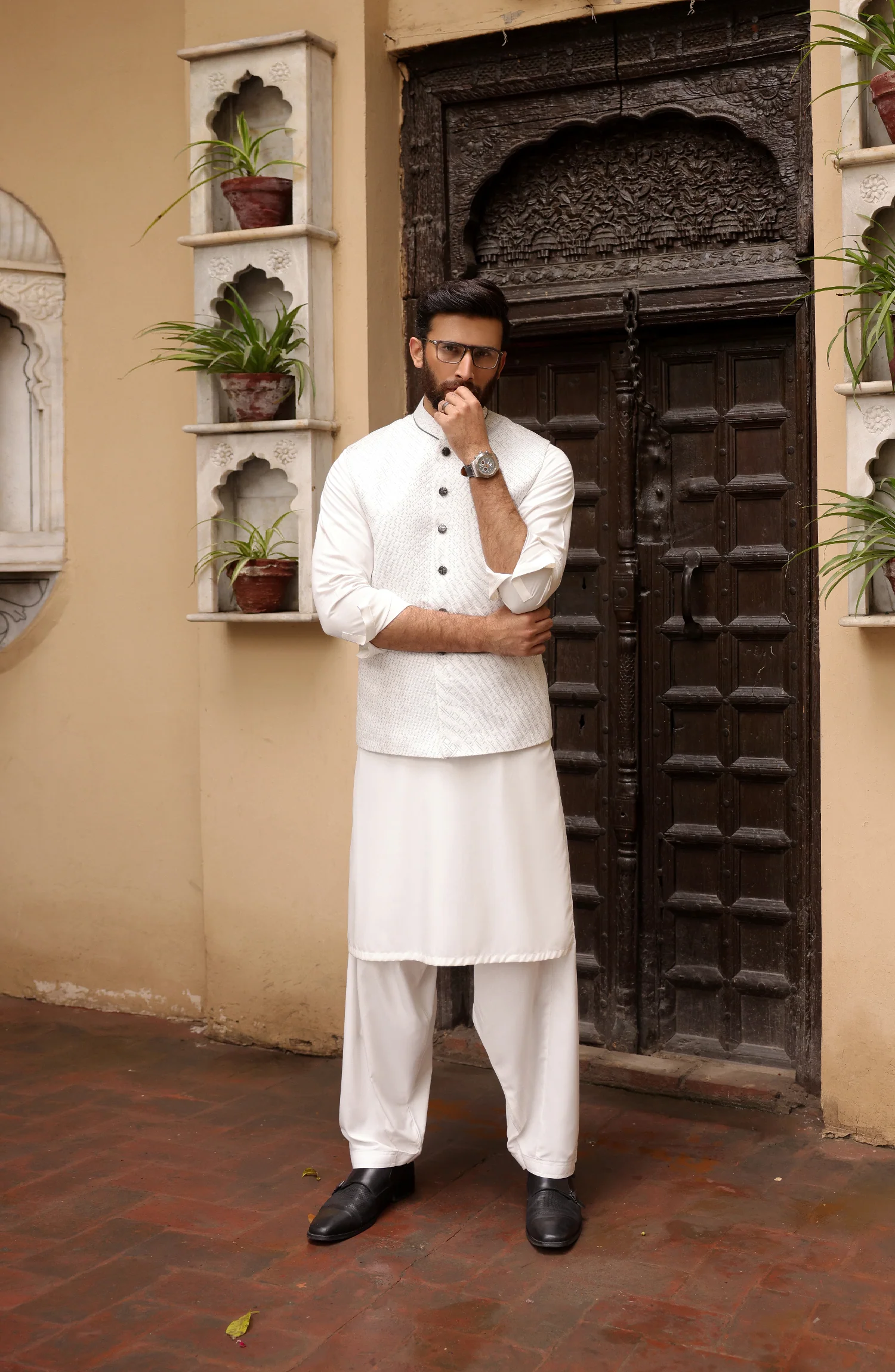 SUMMER'22 MEN KAMEEZ SHALWAR WITH WAIST COAT WHITE - Image 2