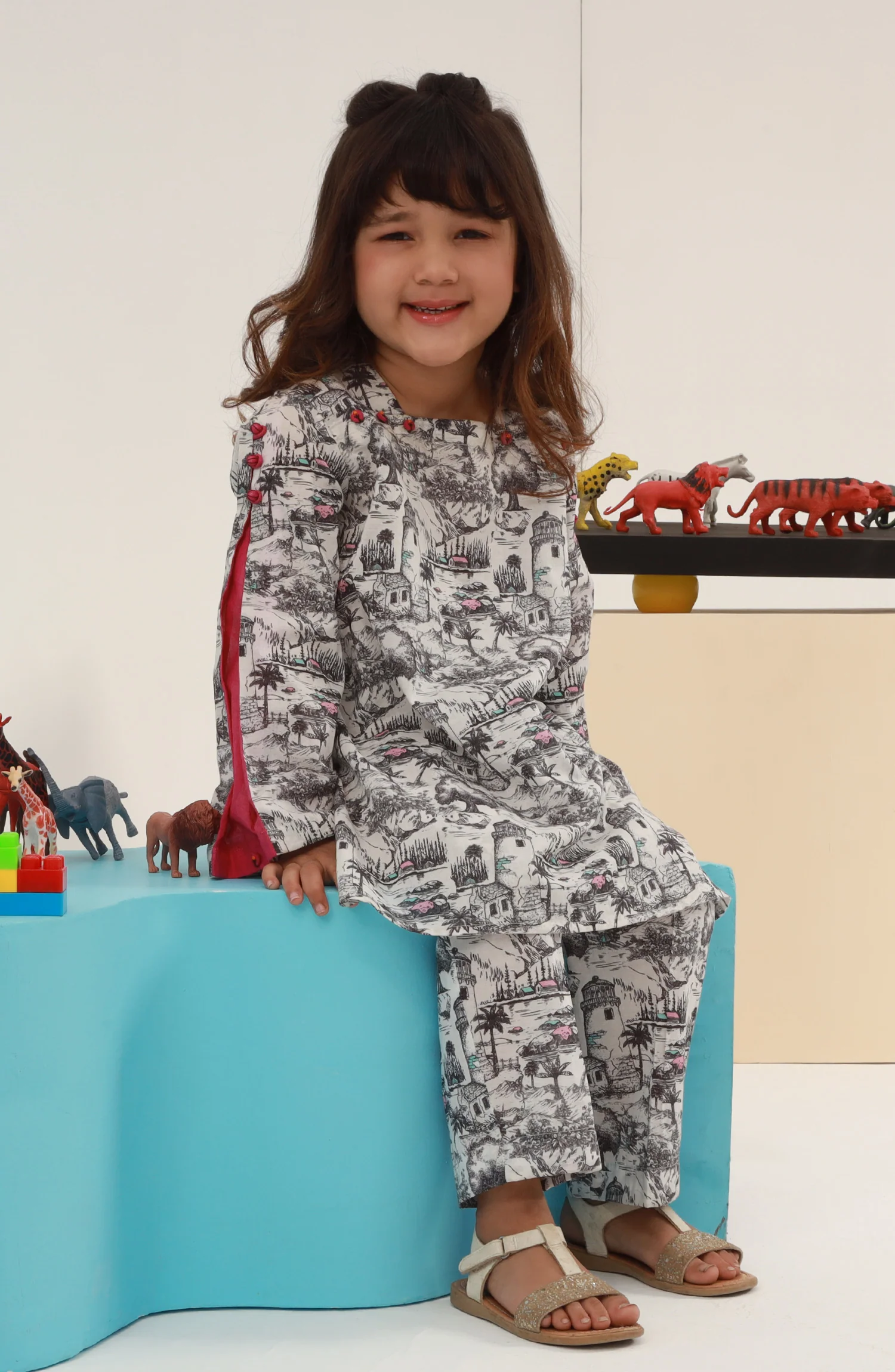 SUMMER'23 BASIC PRINTED GIRLS 2PC STITCHED SUIT - Image 2