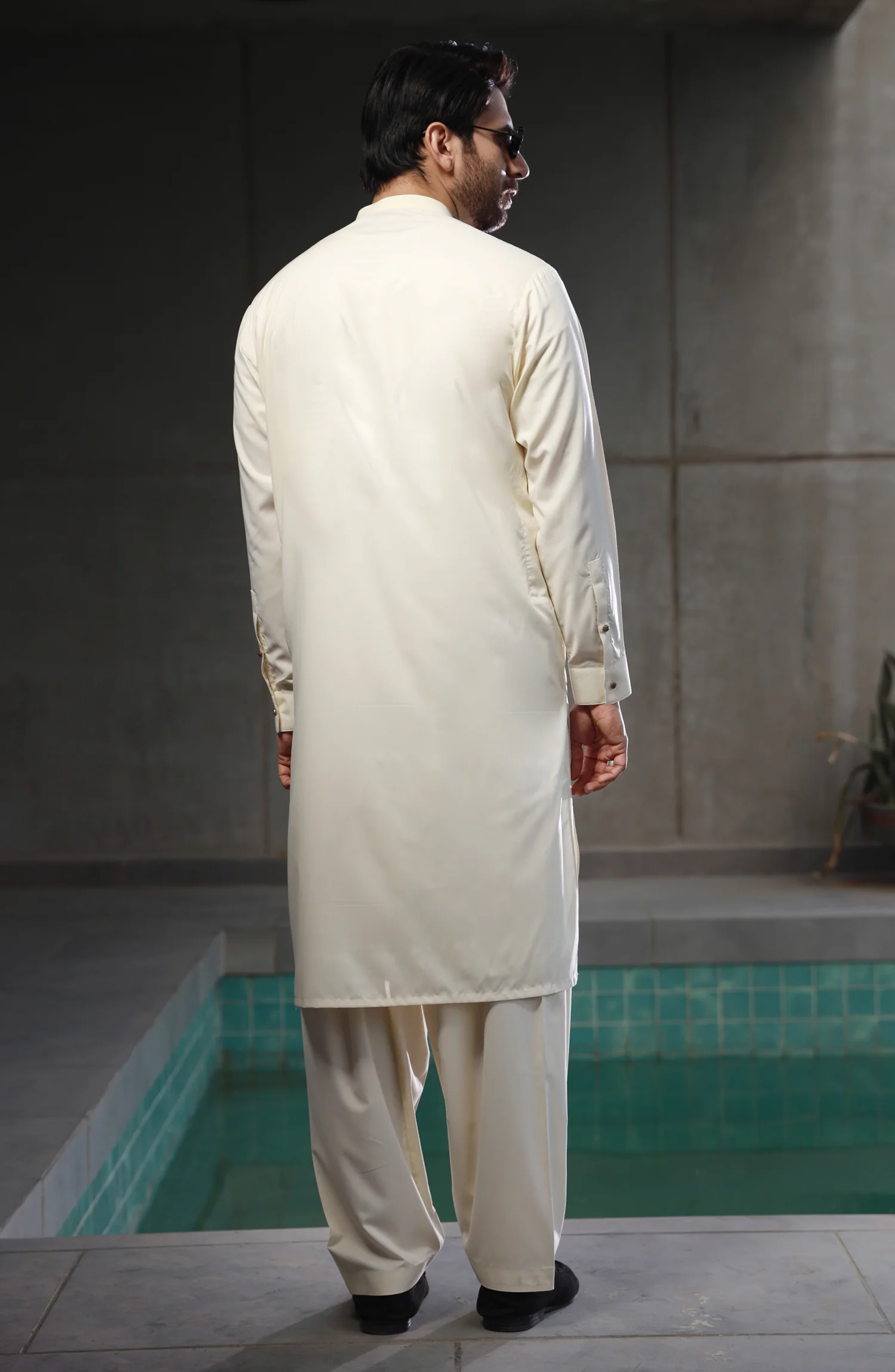 SUMMER'23 MEN KAMEEZ SHALWAR PLAIN CREAM - Image 3