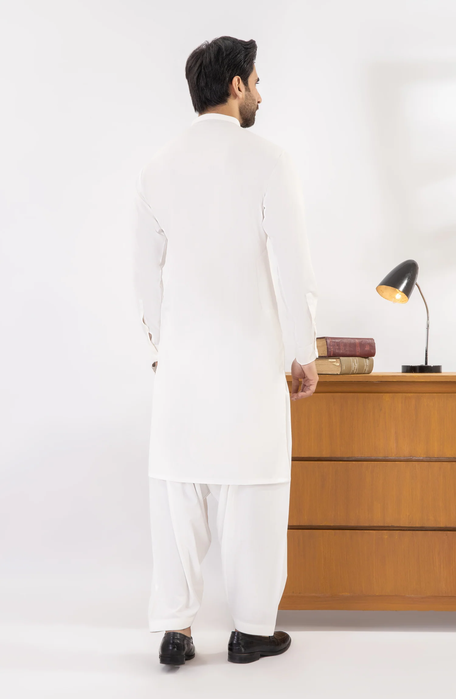 SUMMER'25 MEN KAMEEZ SHALWAR OFF WHITE - Image 4