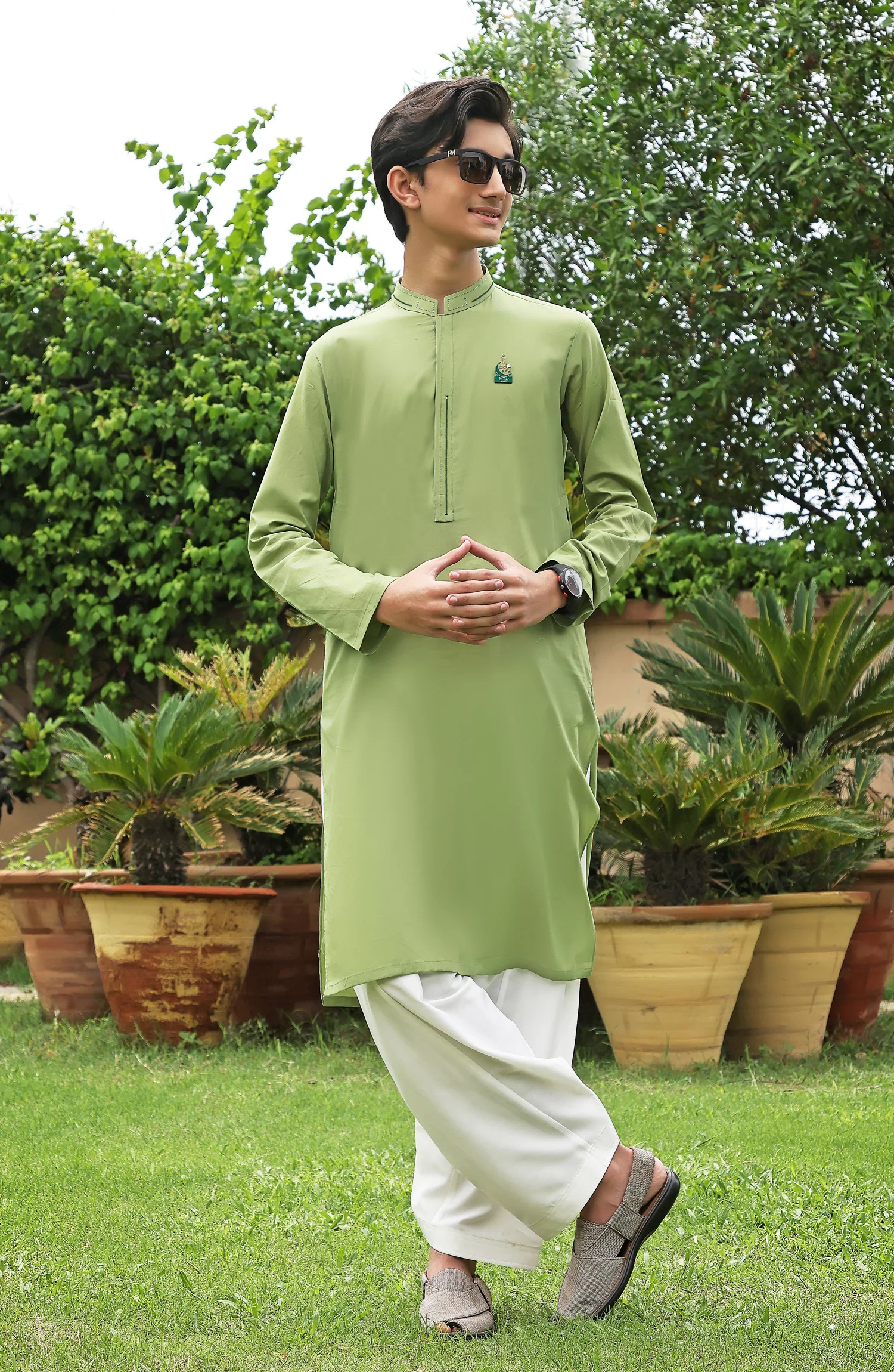 TARZ-E-PAKISTAN TEENS CASUAL STYLING KURTA LIGHT GREEN - Image 2