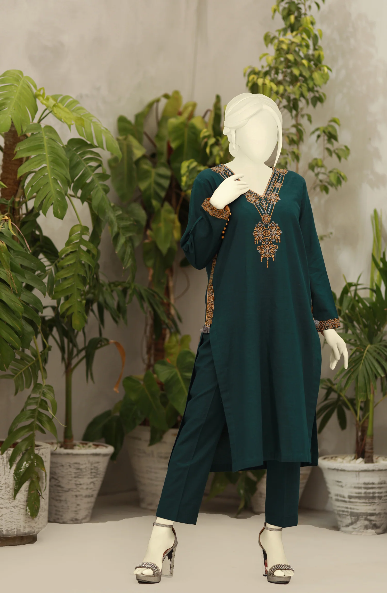 WINTER'22 TWO TONE STITCHED 2PC SUIT - Image 2
