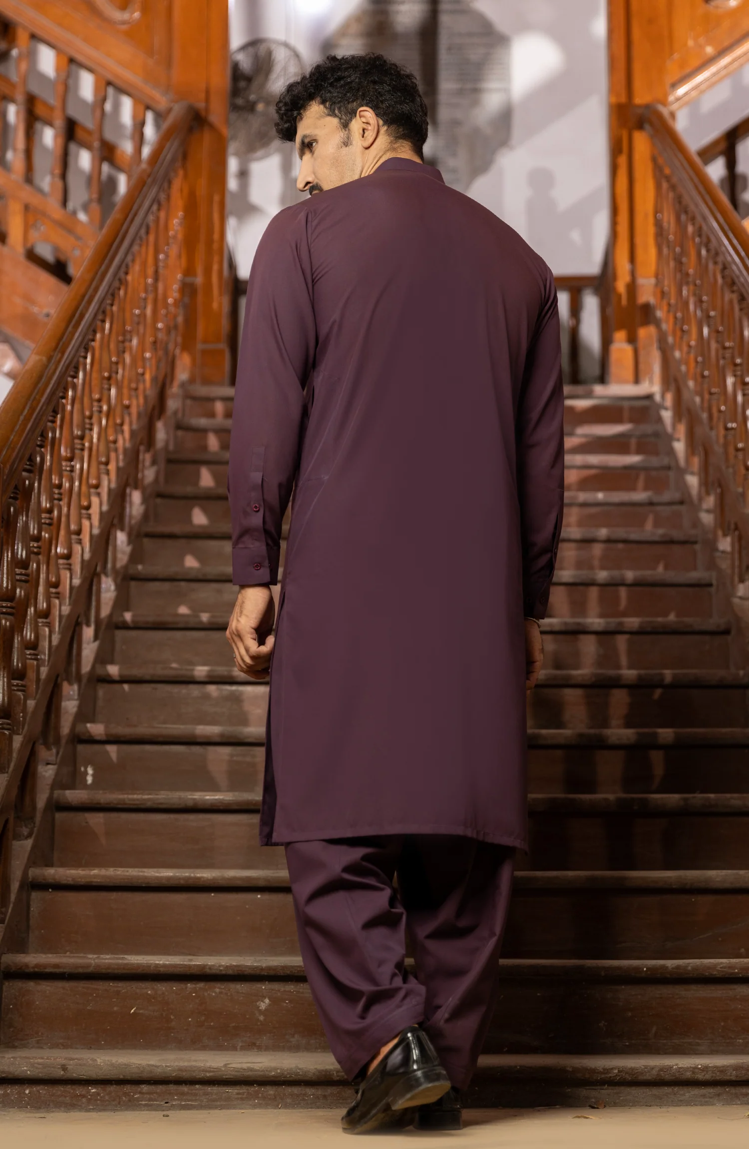 WINTER'23 MEN KAMEEZ SHALWAR SEMI FORMAL MAROON - Image 4