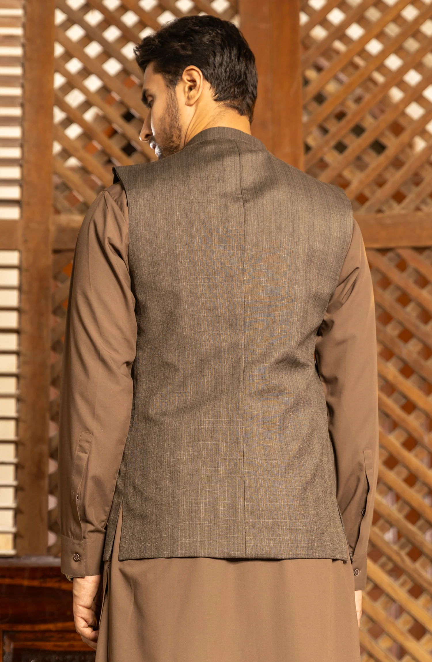WINTER'23 MEN KAMEEZ SHALWAR WITH WAIST COAT LIGHT BROWN - Image 2