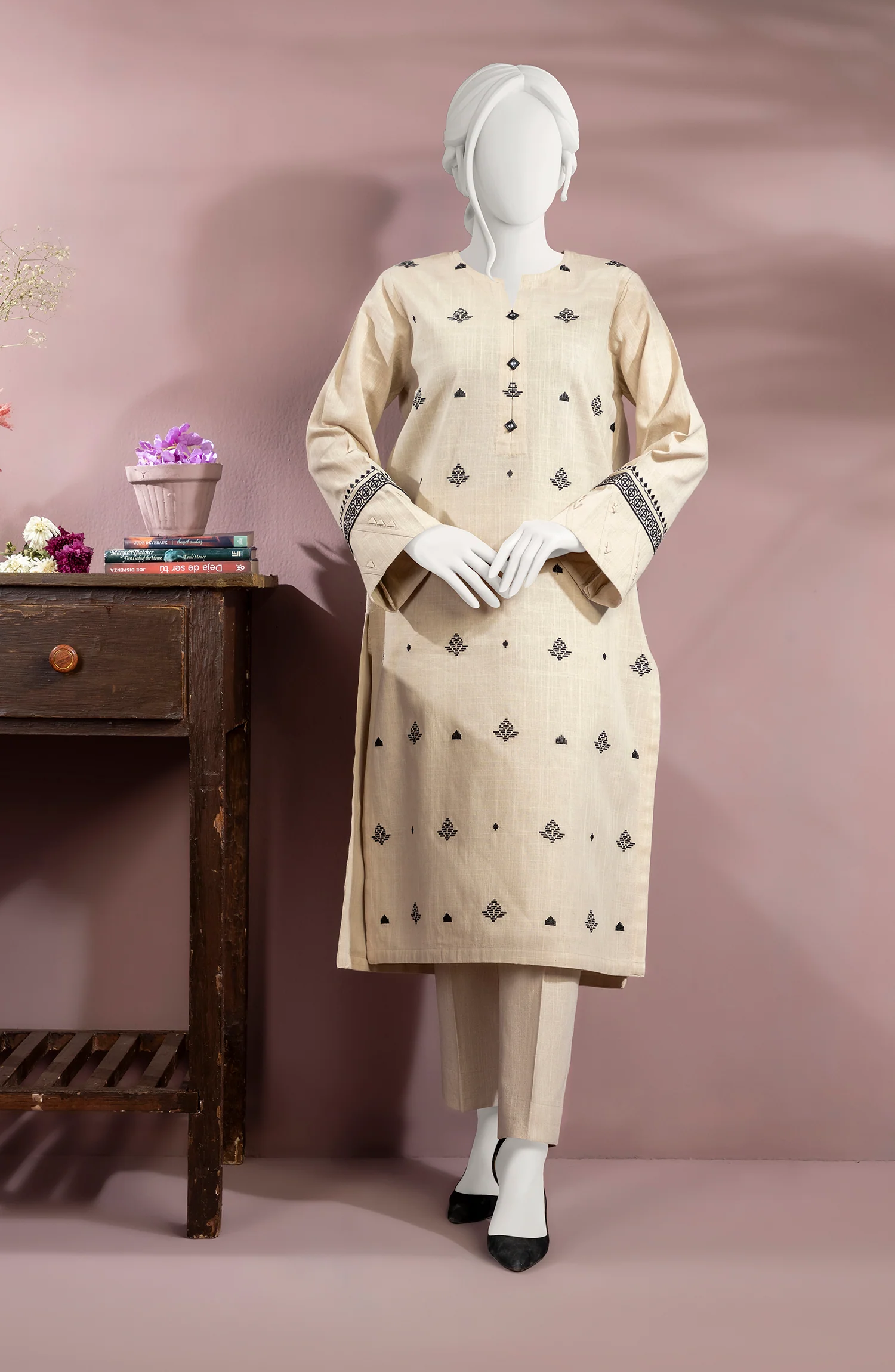 WINTER'23 WOMEN EMBROIDERY 2PC UNSTITCHED
