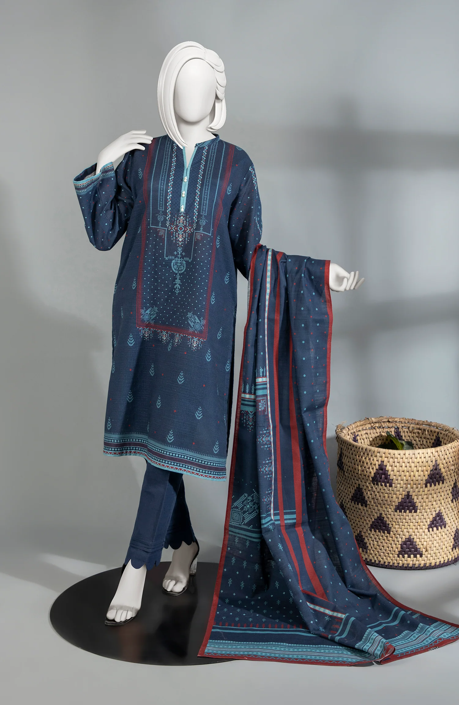WINTER'23 WOMEN PRINTED KHADDAR 3PC UNSTITCHED