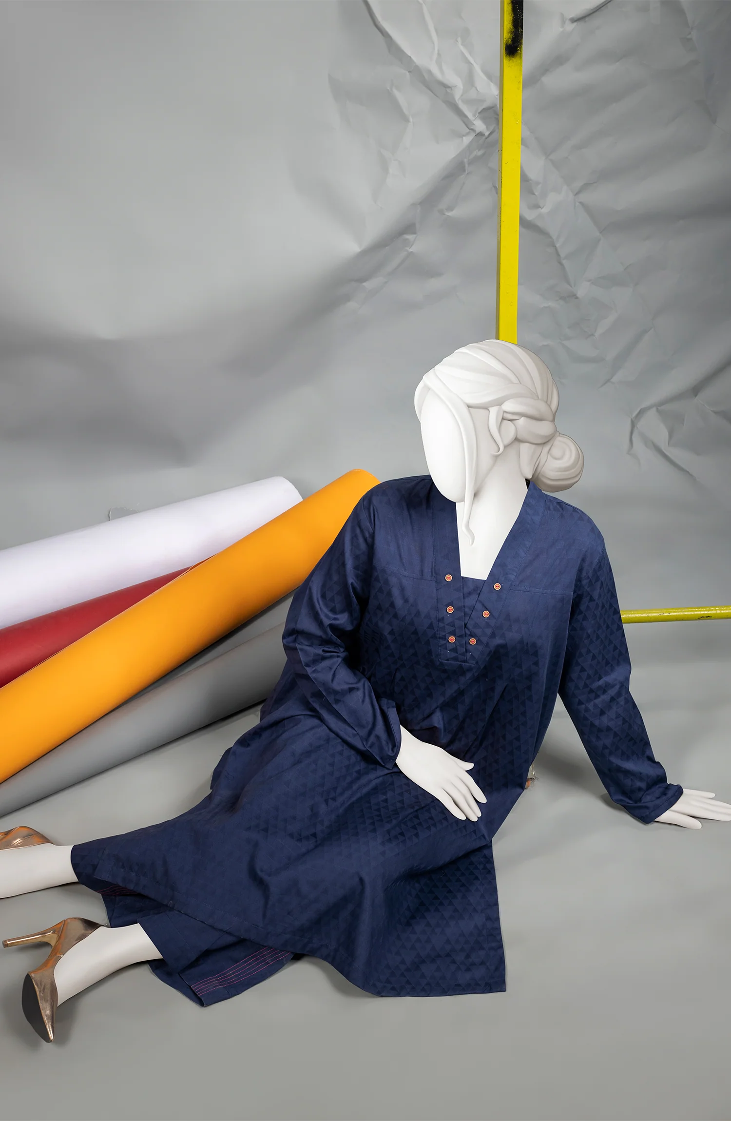 WINTER'23 WOMEN STITCHED 2PC SUIT - Image 2