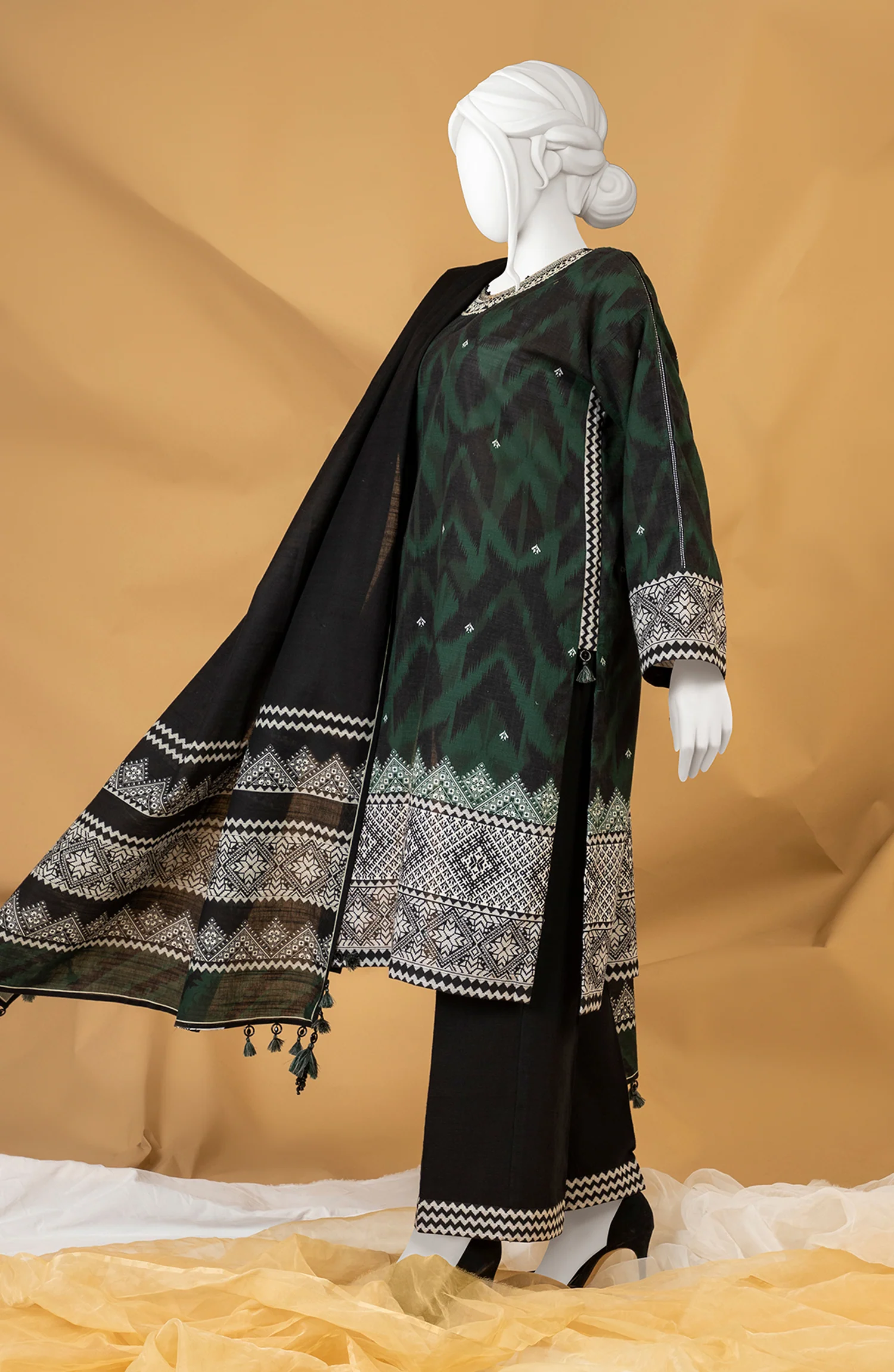WINTER'23 WOMEN STITCHED 3PC SUIT - Image 2
