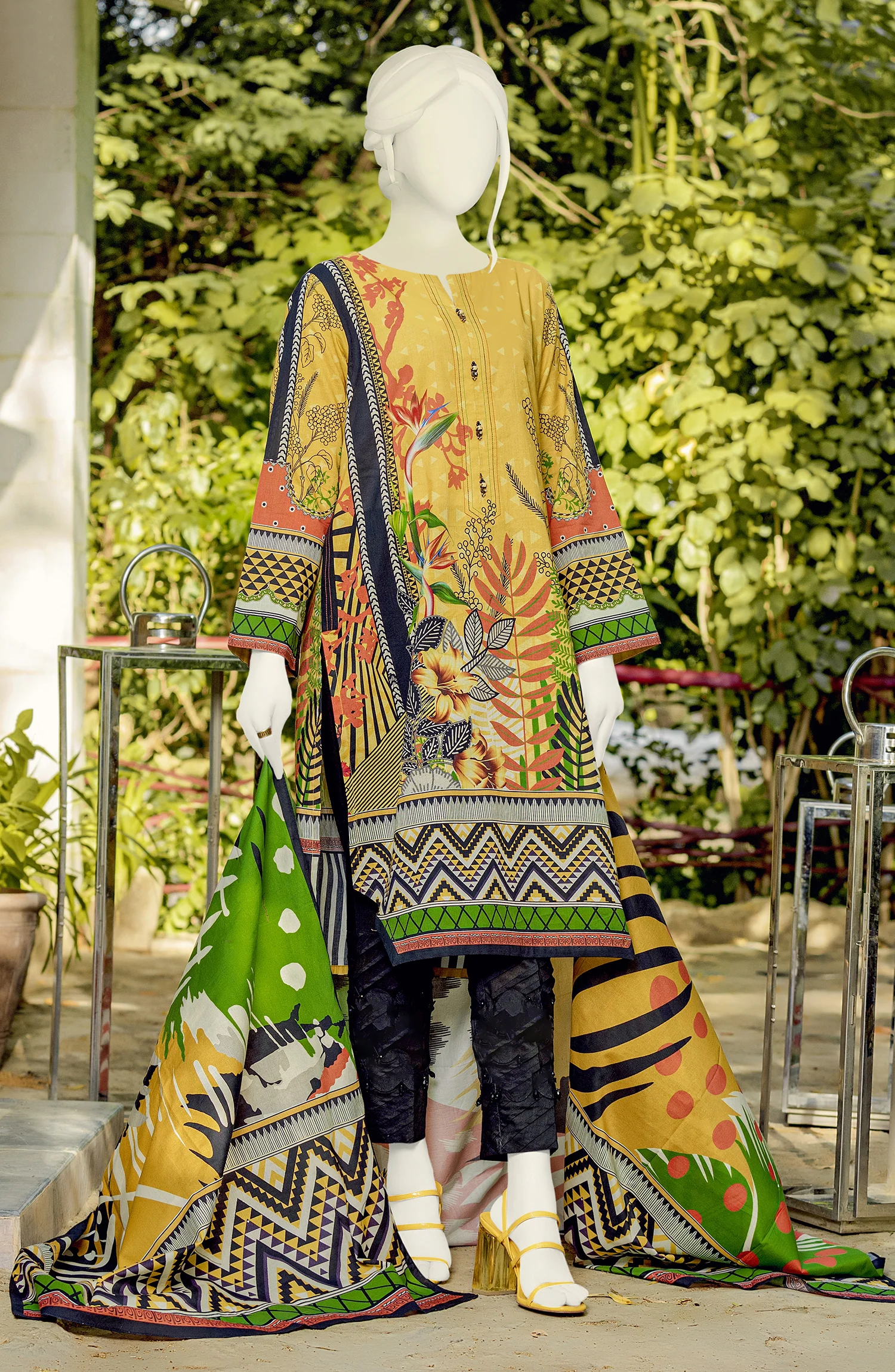 WOMEN BIRDS OF PARADISE PRINTED CAMBRIC 2PC UNSTITCHED