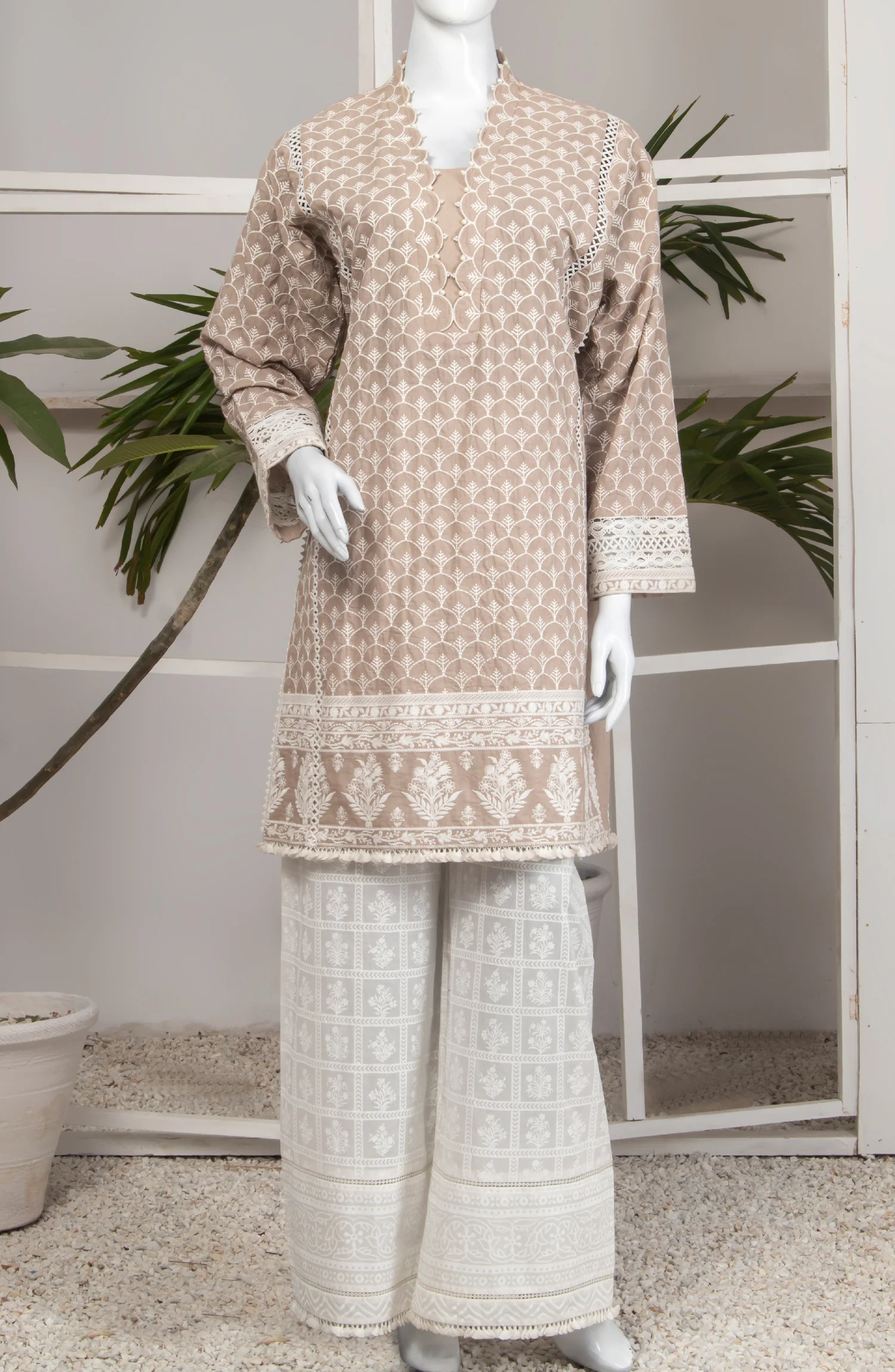 WOMEN CHIKANKARI LAWN 2PC UNSTITCHED